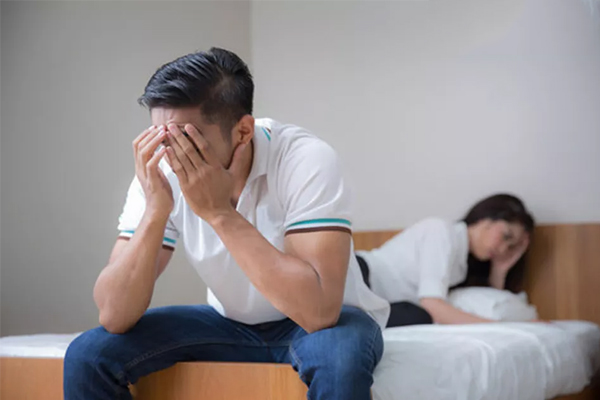 Dương vật nổi mẩn đỏ sau quan hệ là bị gì? Khi nào cần đi khám?