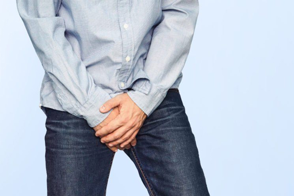 Tại sao đầu dương vật nổi mụn? Có cần đi khám không?